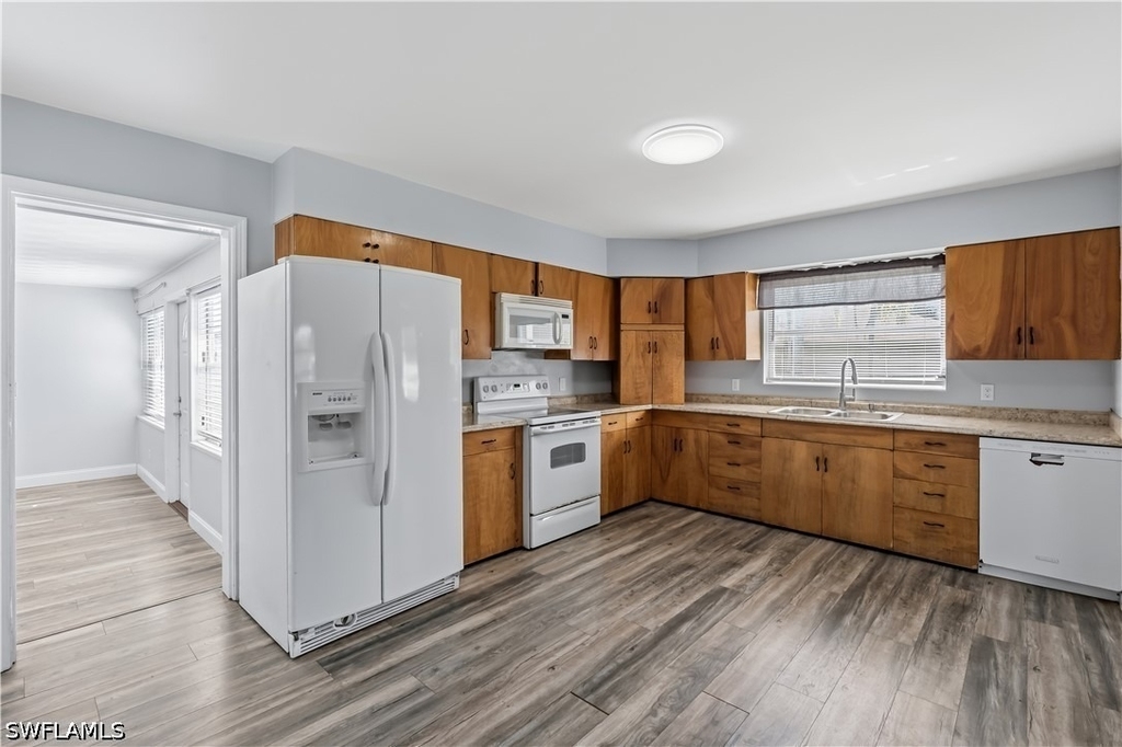 4220 Deleon Street - Photo 3