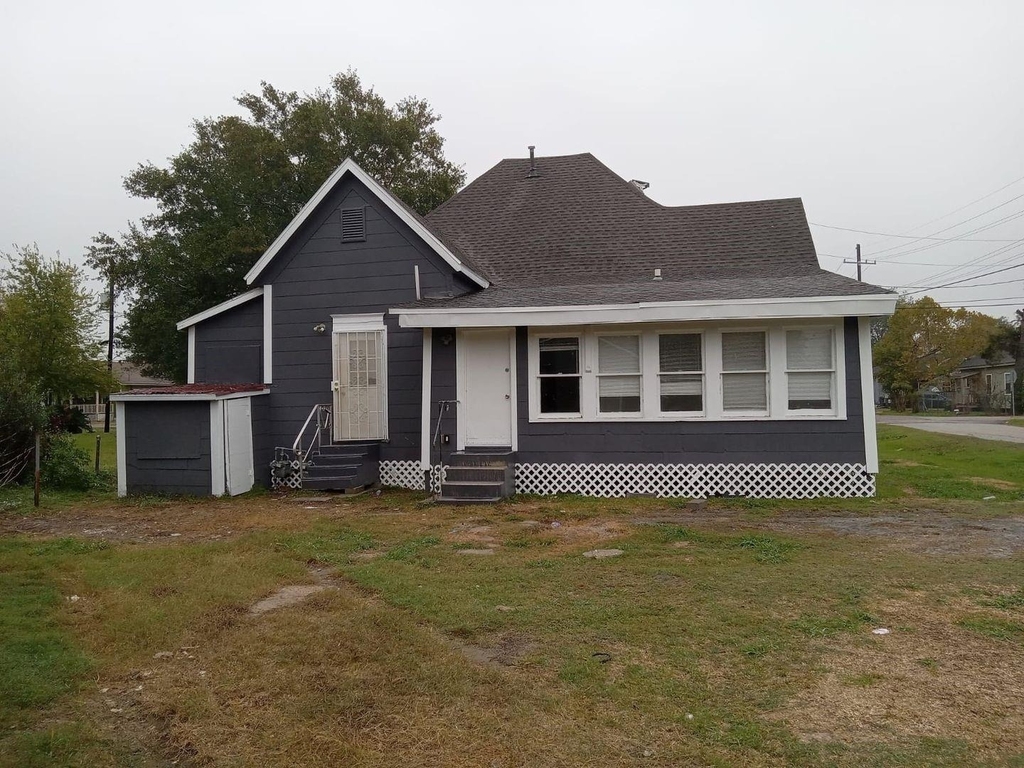690 Avenue E - Photo 5