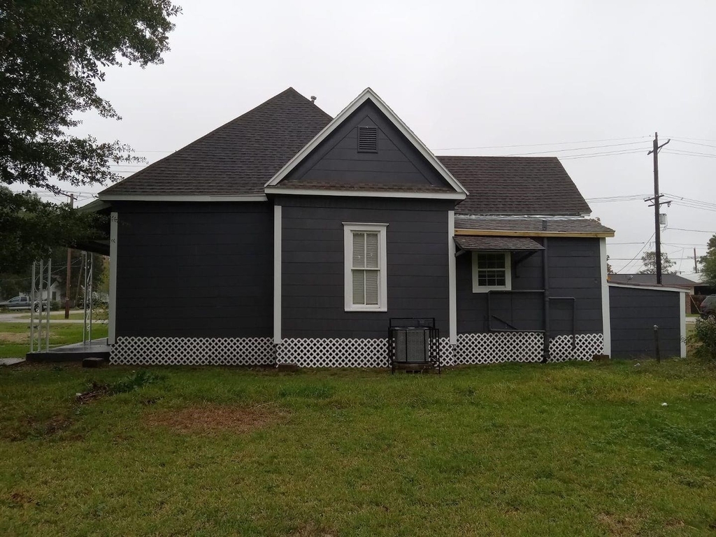690 Avenue E - Photo 4