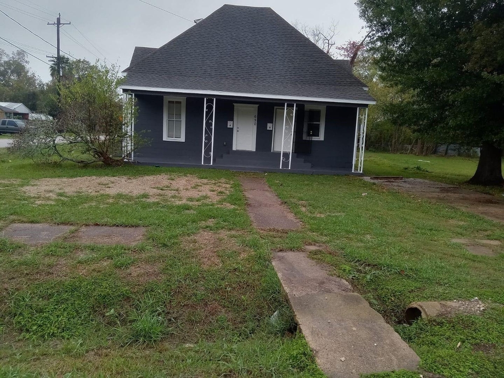 690 Avenue E - Photo 0