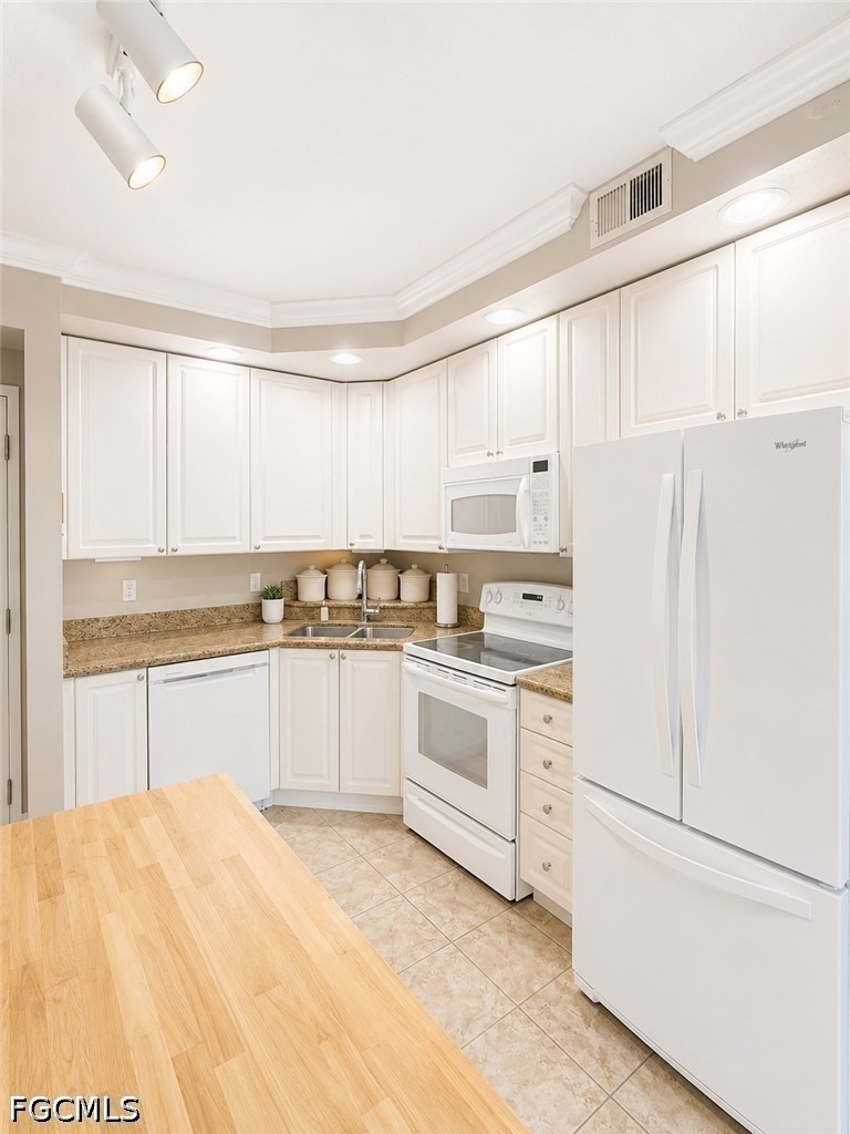 2825 Palm Beach Boulevard - Photo 9