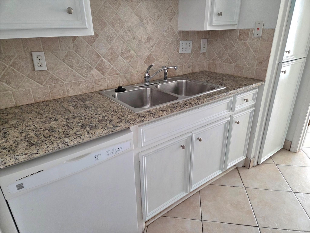 3220 69th Street - Photo 20