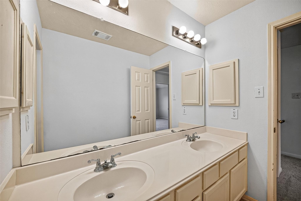 2411 Charter Oaks Court - Photo 22