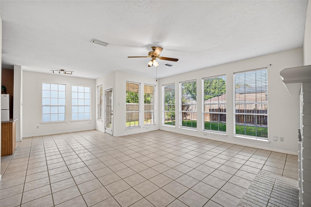 2411 Charter Oaks Court - Photo 5