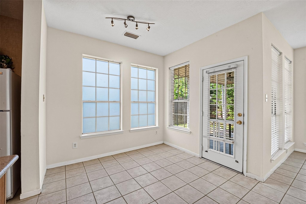2411 Charter Oaks Court - Photo 11