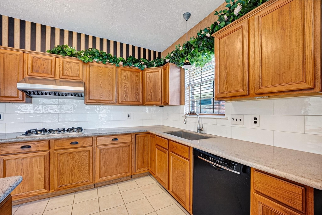 2411 Charter Oaks Court - Photo 9