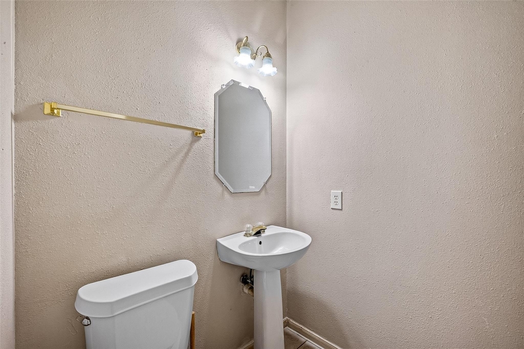 2411 Charter Oaks Court - Photo 13