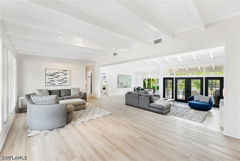 134 16th Avenue S - Photo 2