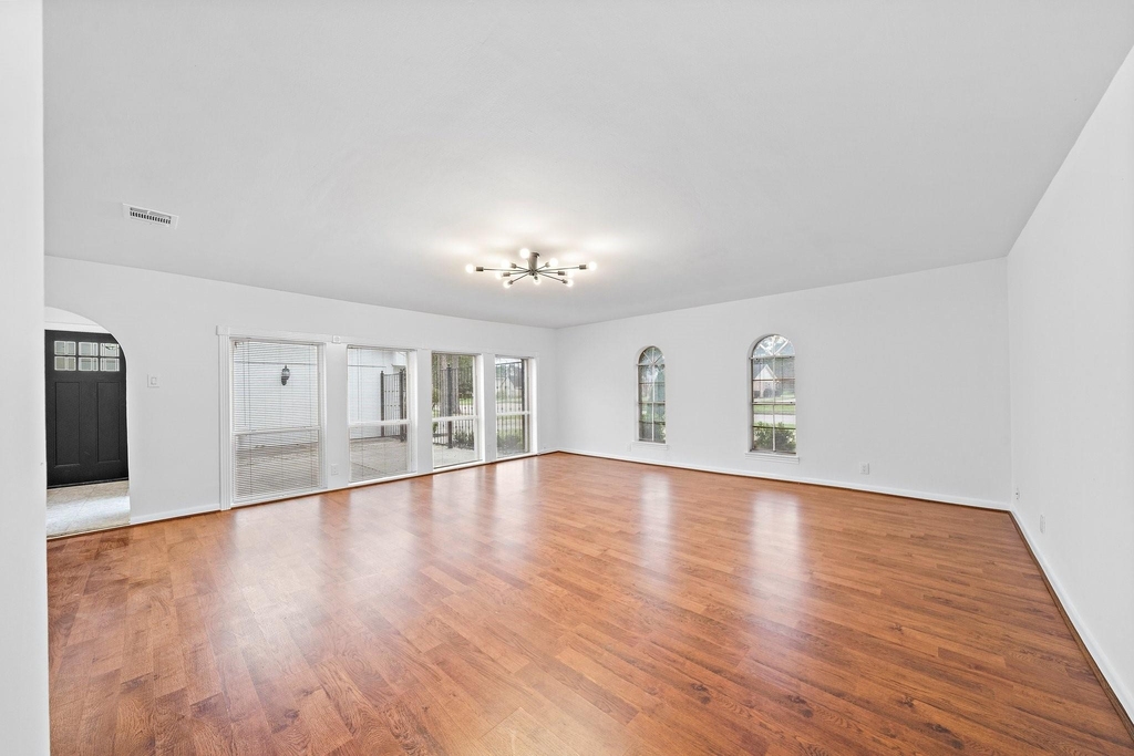 7810 Antoine Drive - Photo 6