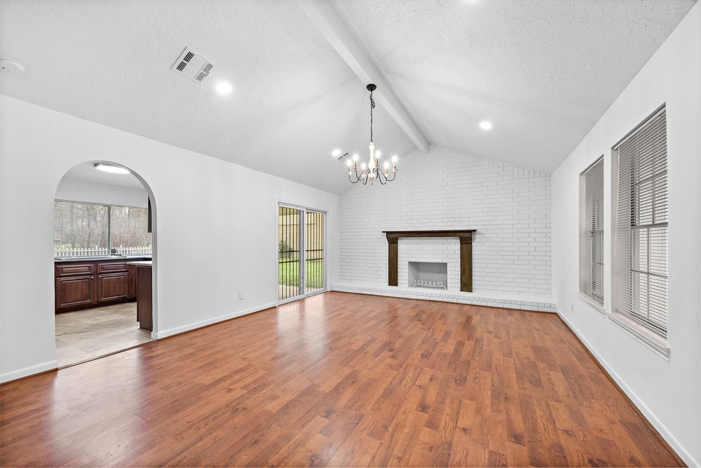 7810 Antoine Drive - Photo 5
