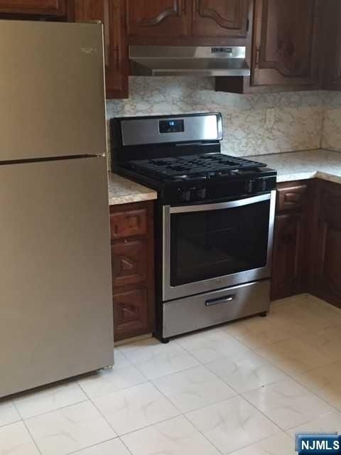 286 Leonia - Photo 1