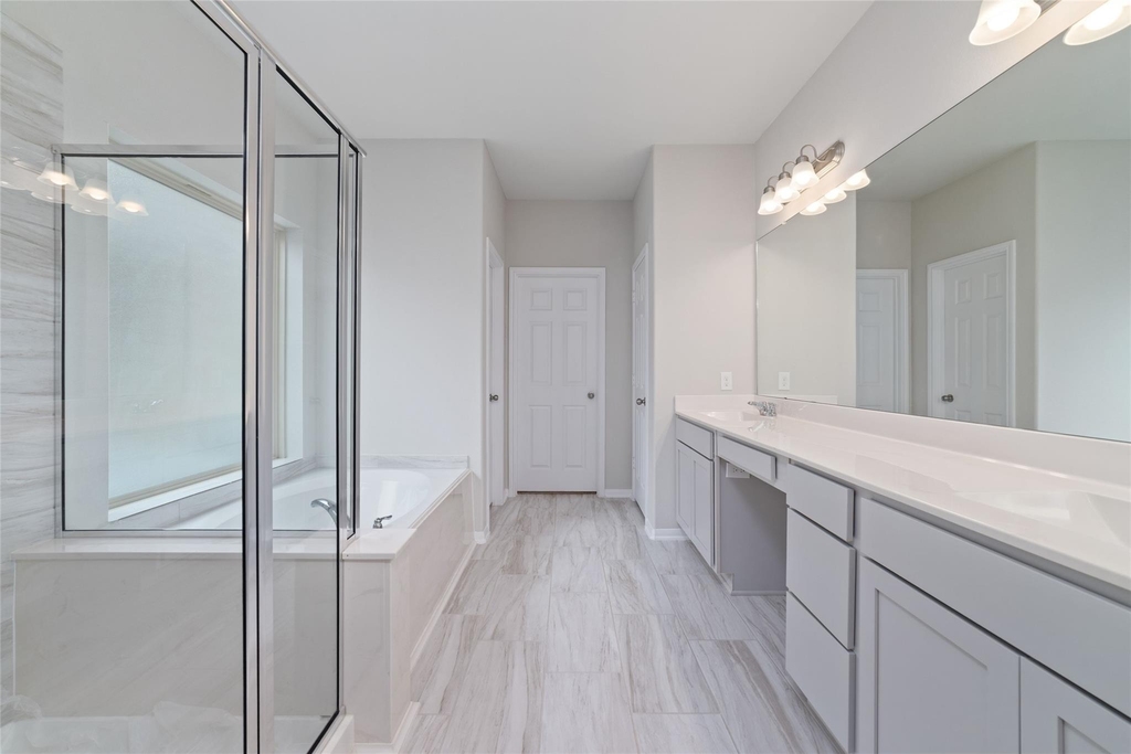 18511 Grand Spanish Oak Court - Photo 17
