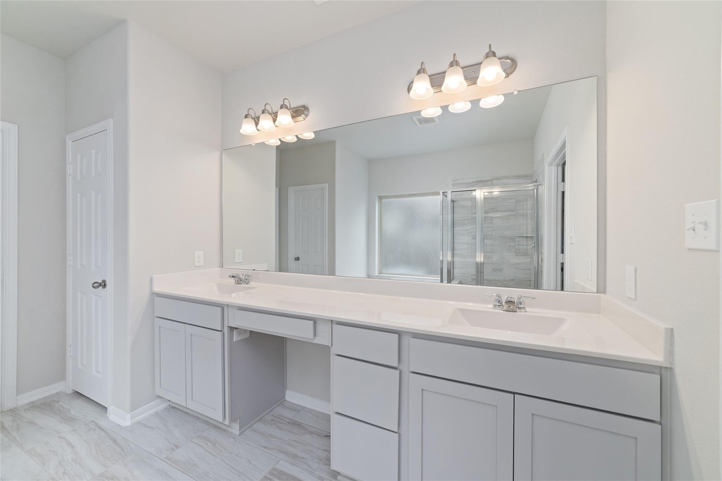 18511 Grand Spanish Oak Court - Photo 16