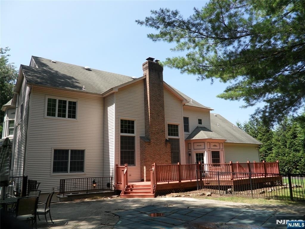 765 Colonial - Photo 7