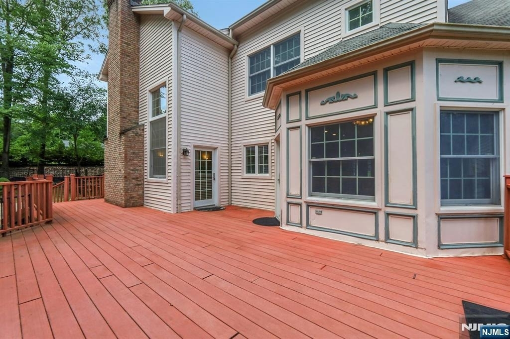 765 Colonial - Photo 8
