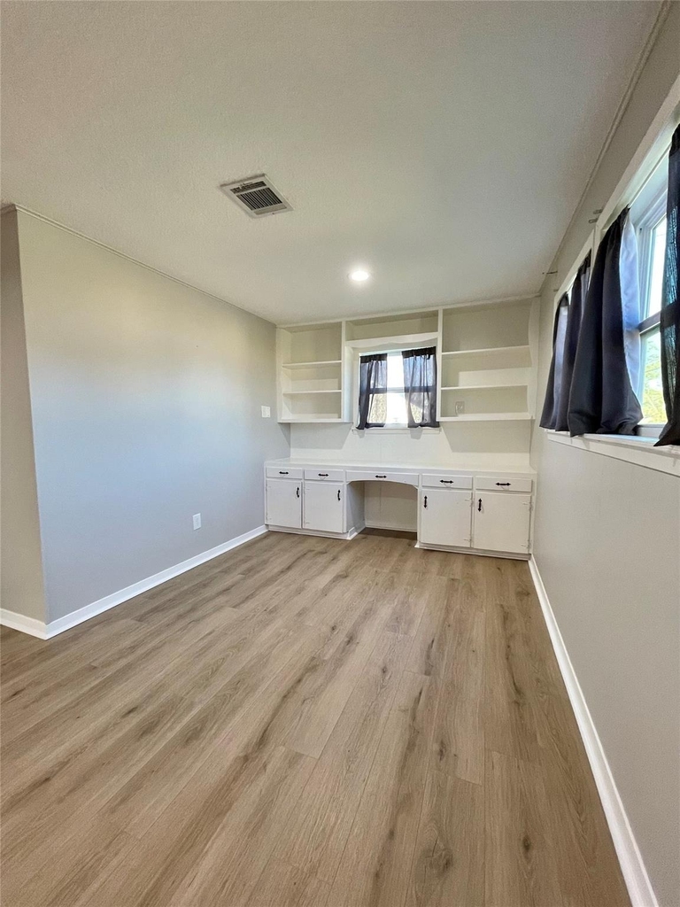 817 N Valderas Street - Photo 5
