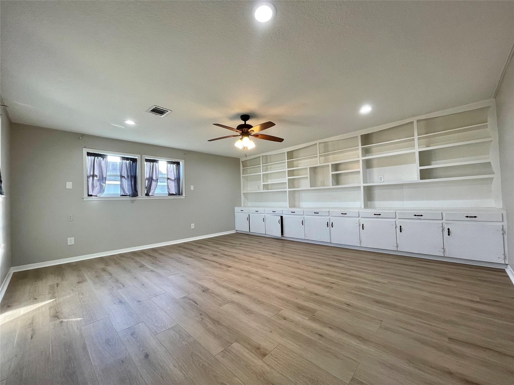 817 N Valderas Street - Photo 2