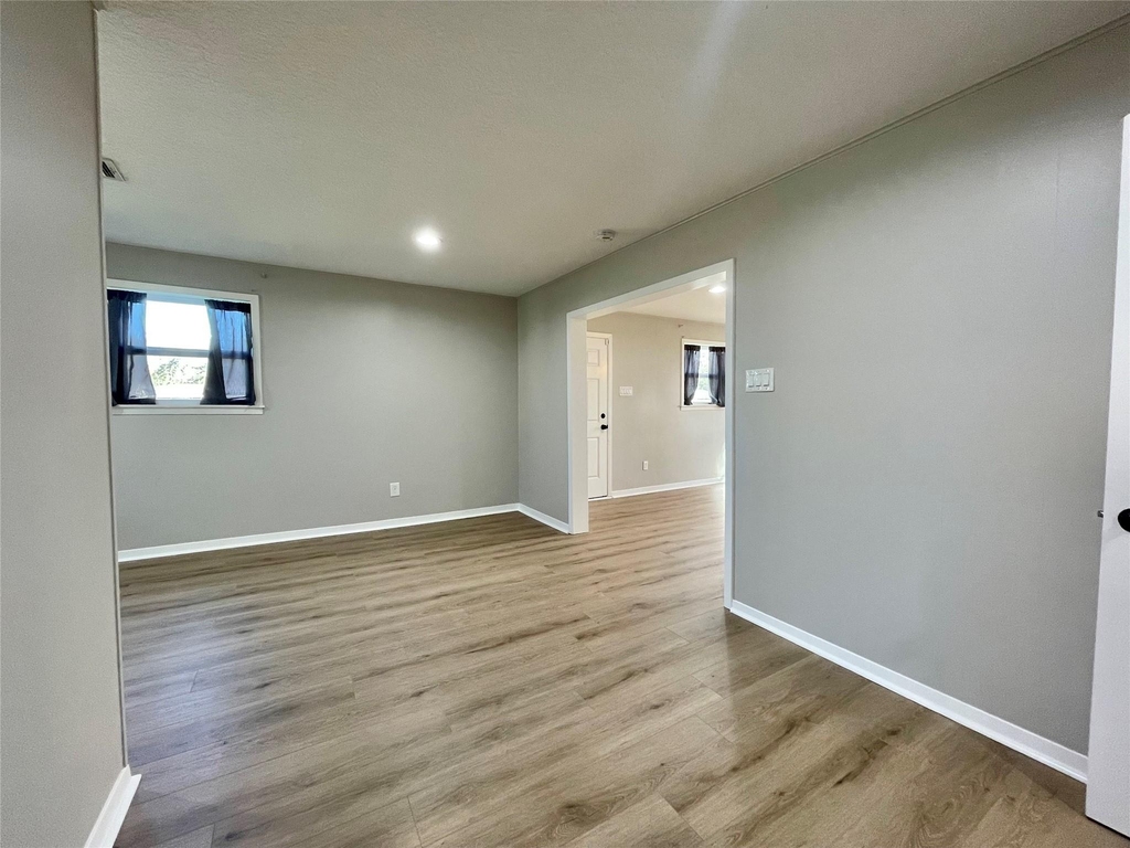 817 N Valderas Street - Photo 7