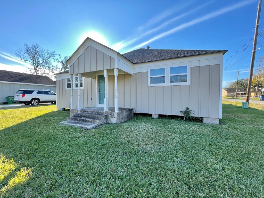 817 N Valderas Street - Photo 1