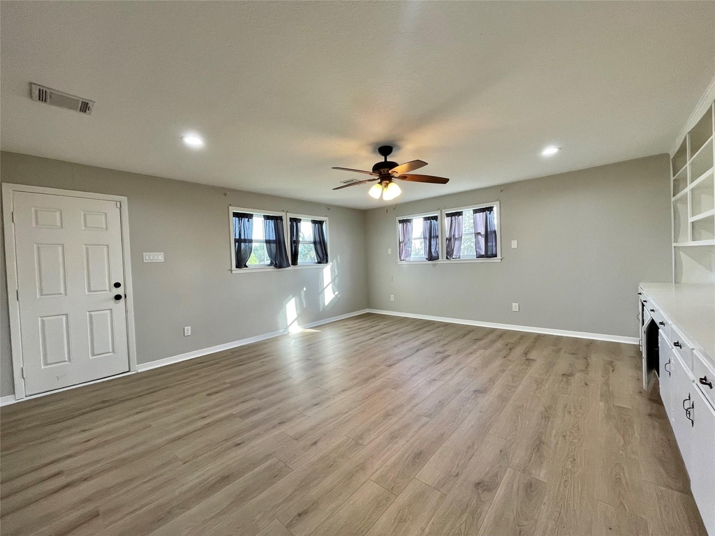 817 N Valderas Street - Photo 3