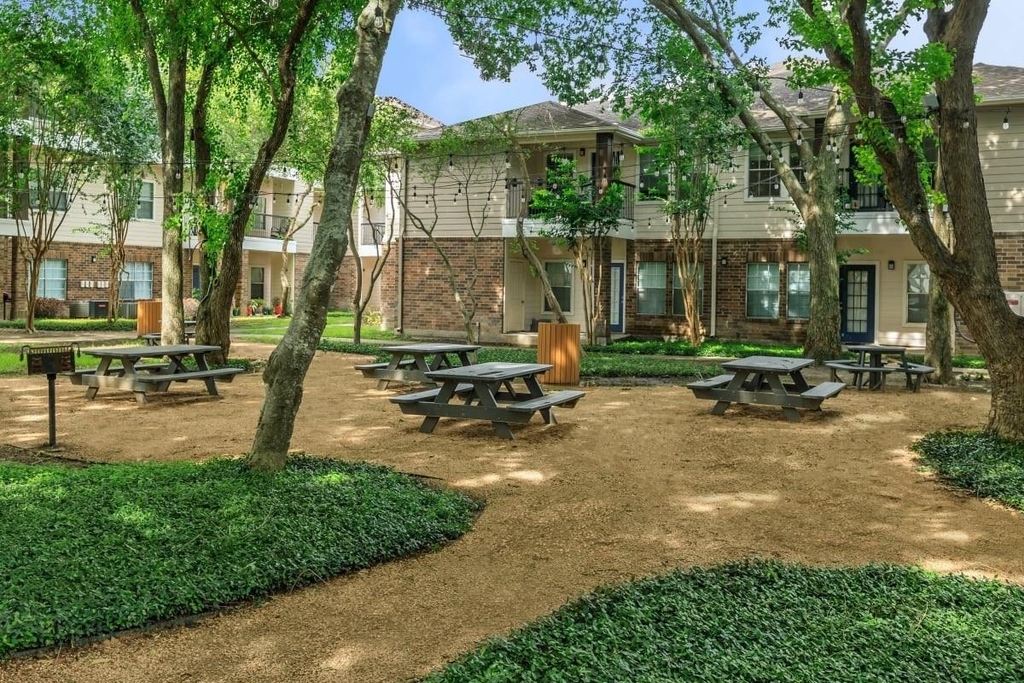 11355 Richmond Avenue - Photo 4