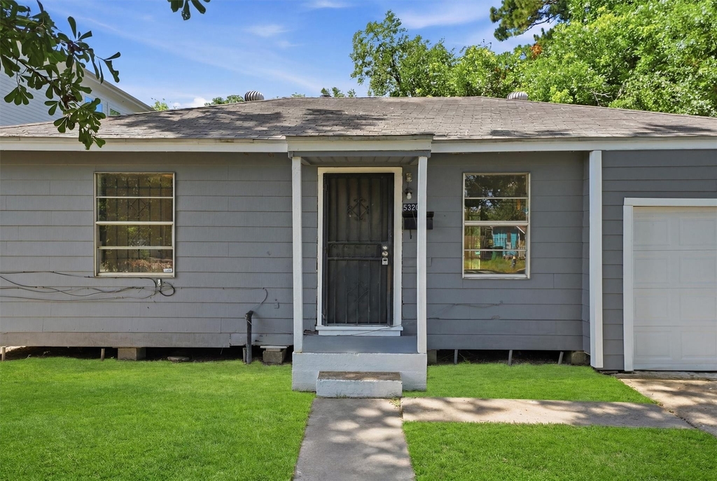 5326 Wenda Street - Photo 2