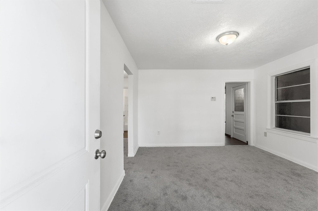 5326 Wenda Street - Photo 3
