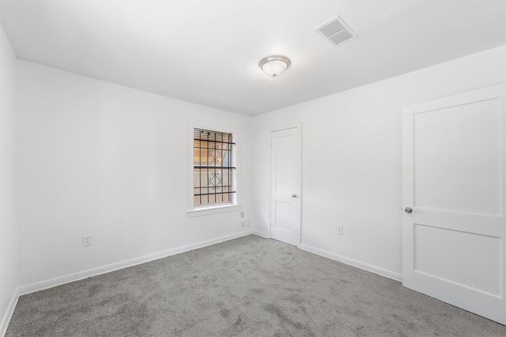 5326 Wenda Street - Photo 8