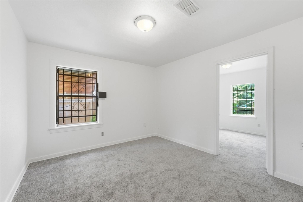 5326 Wenda Street - Photo 10