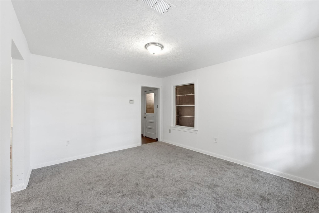 5326 Wenda Street - Photo 4