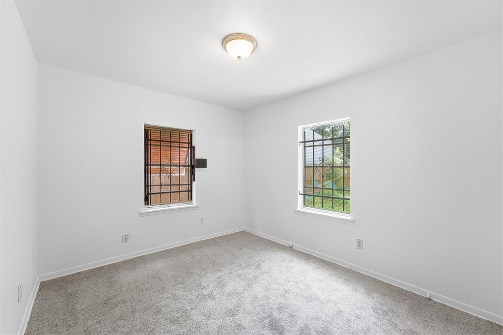 5326 Wenda Street - Photo 12