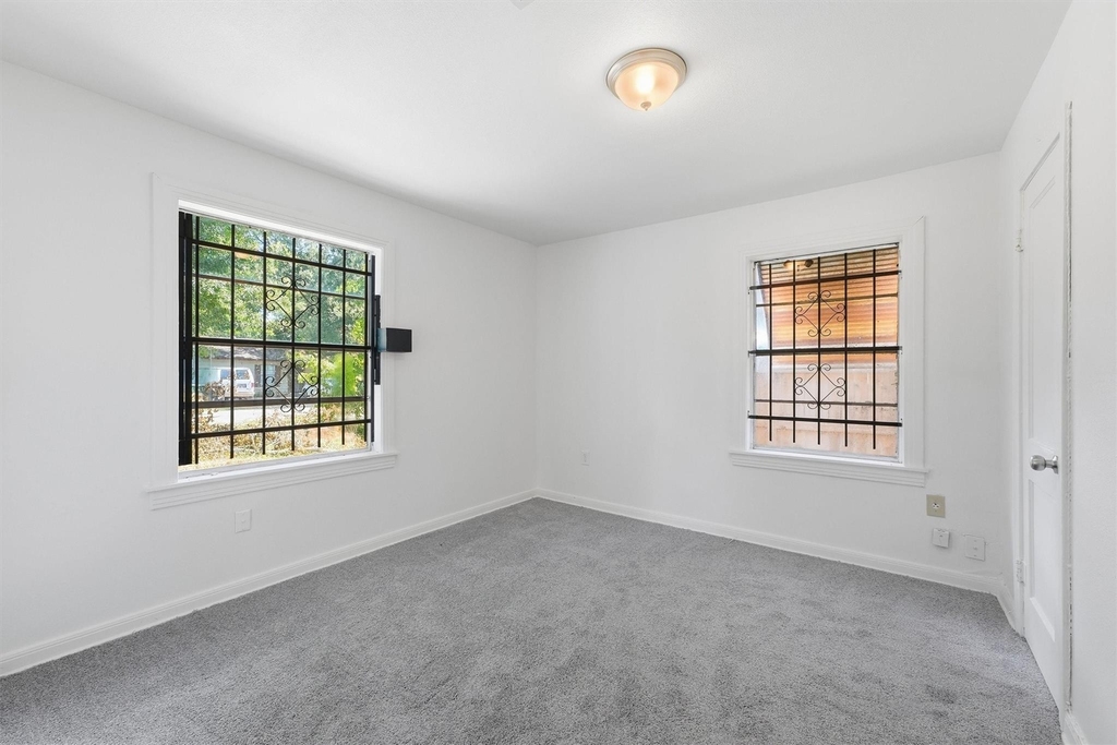 5326 Wenda Street - Photo 6