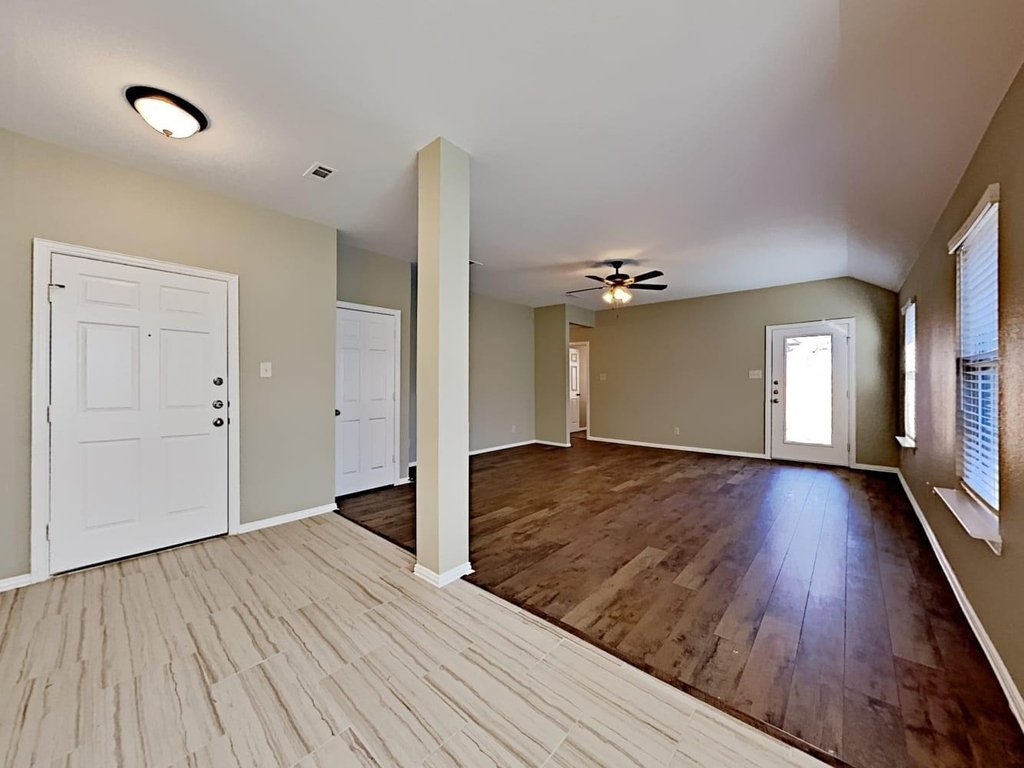 2308 Arrowhead Dr - Photo 3