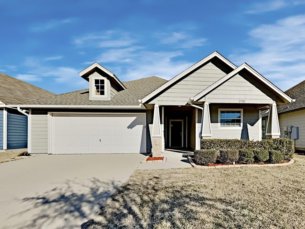 2308 Arrowhead Dr - Photo 0