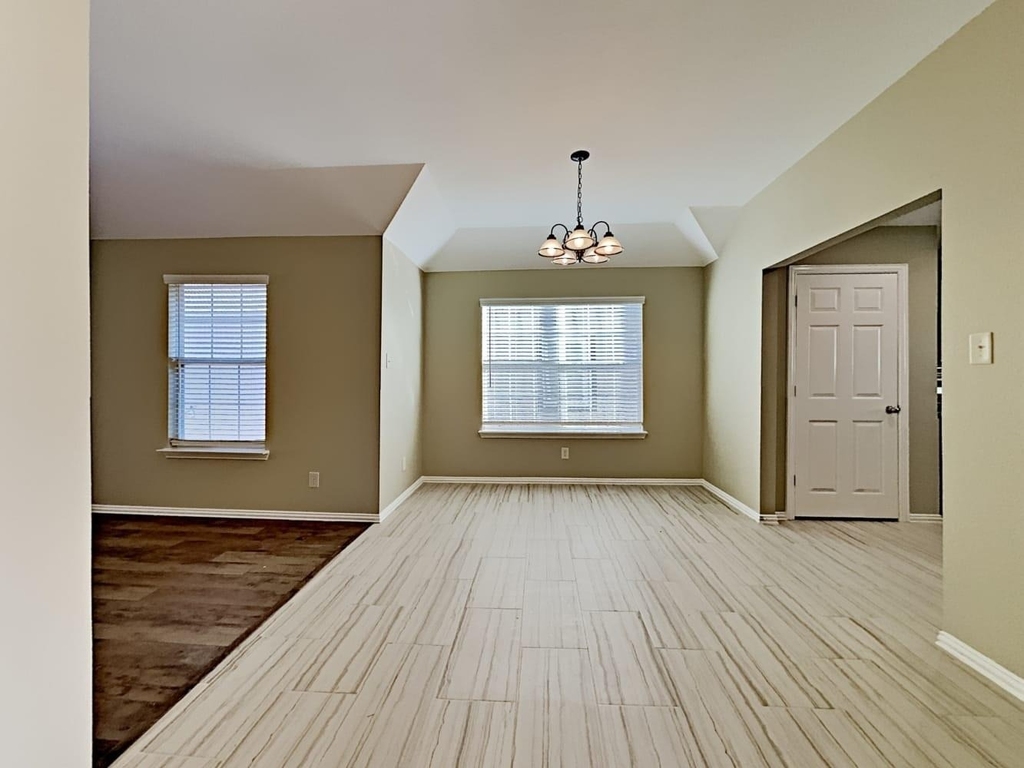 2308 Arrowhead Dr - Photo 5