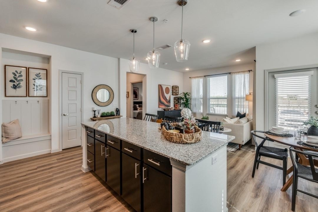 2201 Creekview Drive - Photo 4