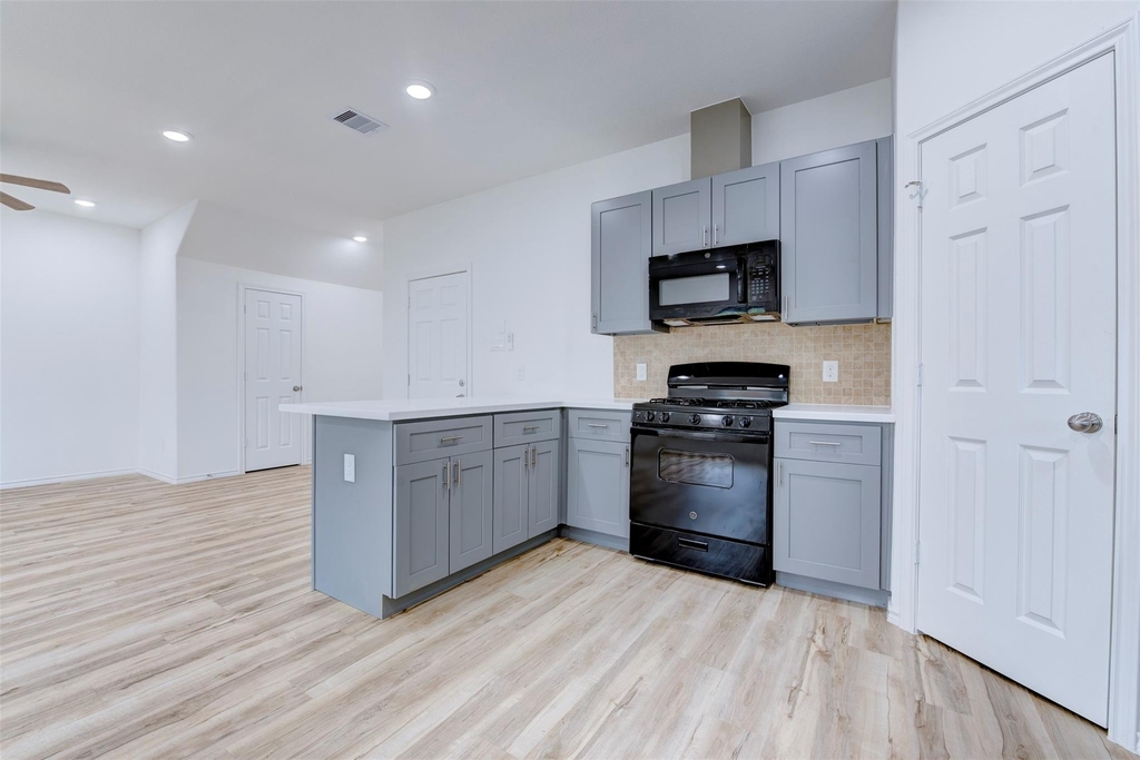 8202 Homewood Lane - Photo 14