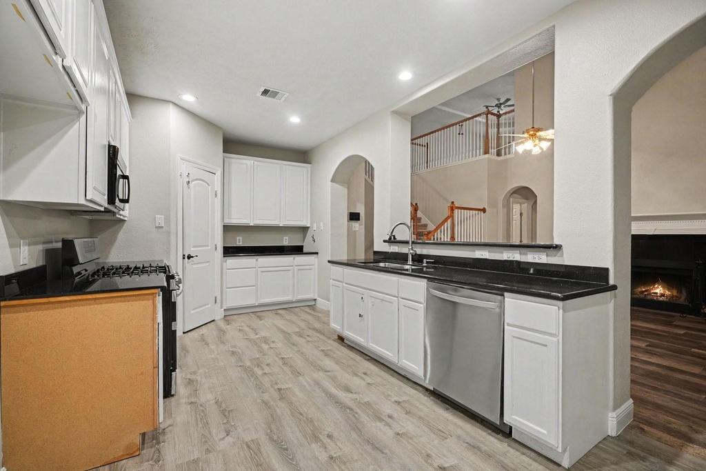 3808 Armand Drive - Photo 3