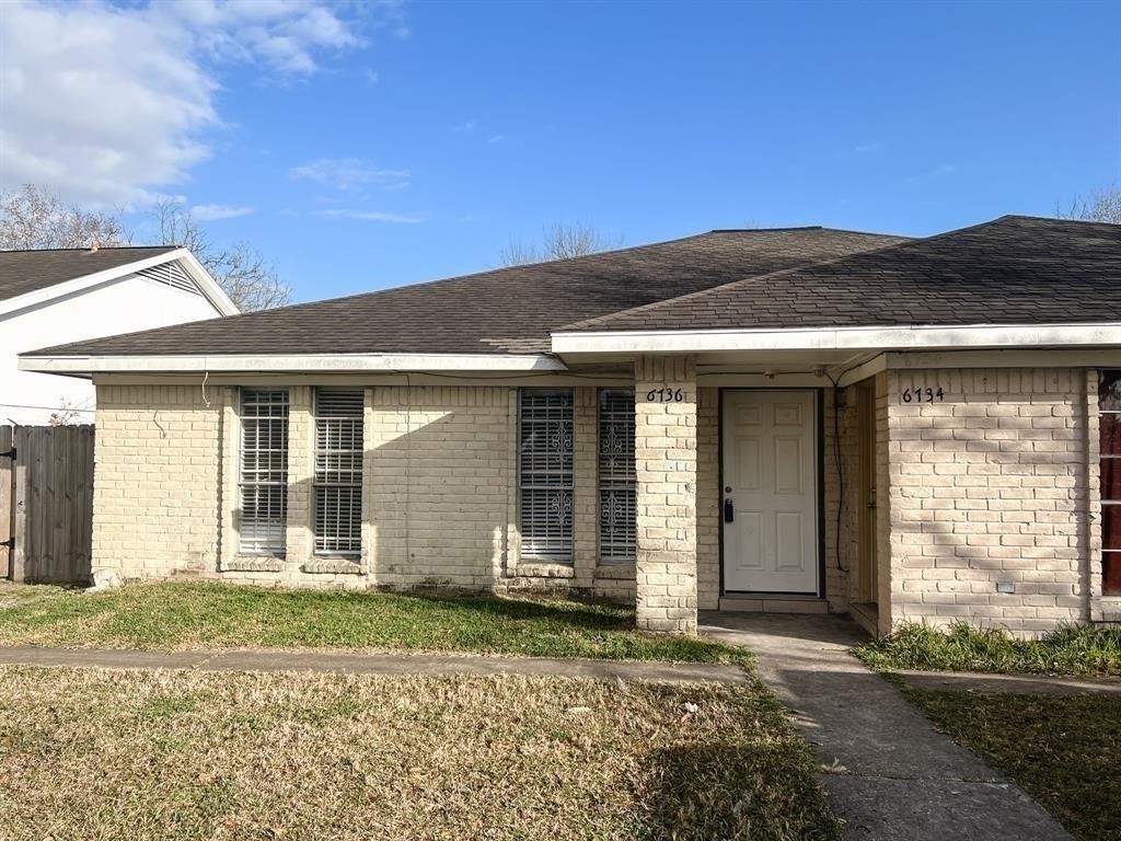 6736 W Fuqua Drive - Photo 0