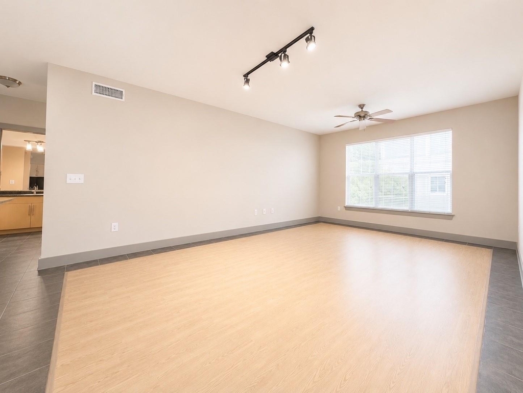 3660 Richmond Avenue - Photo 2