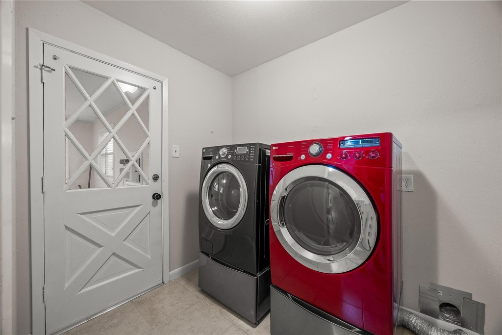 1607 Buescher Drive - Photo 21