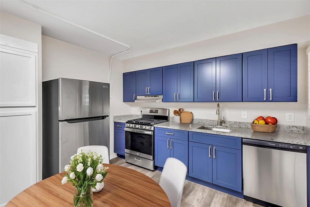 1137 Gunter Street - Photo 2