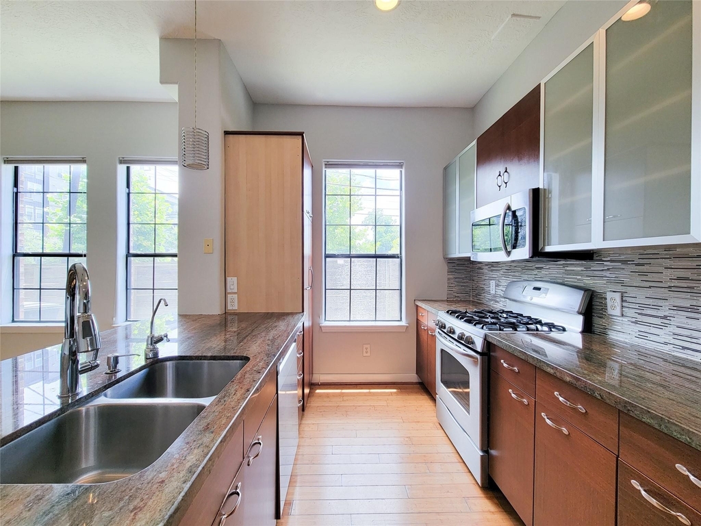 1414 Emancipation Avenue - Photo 9
