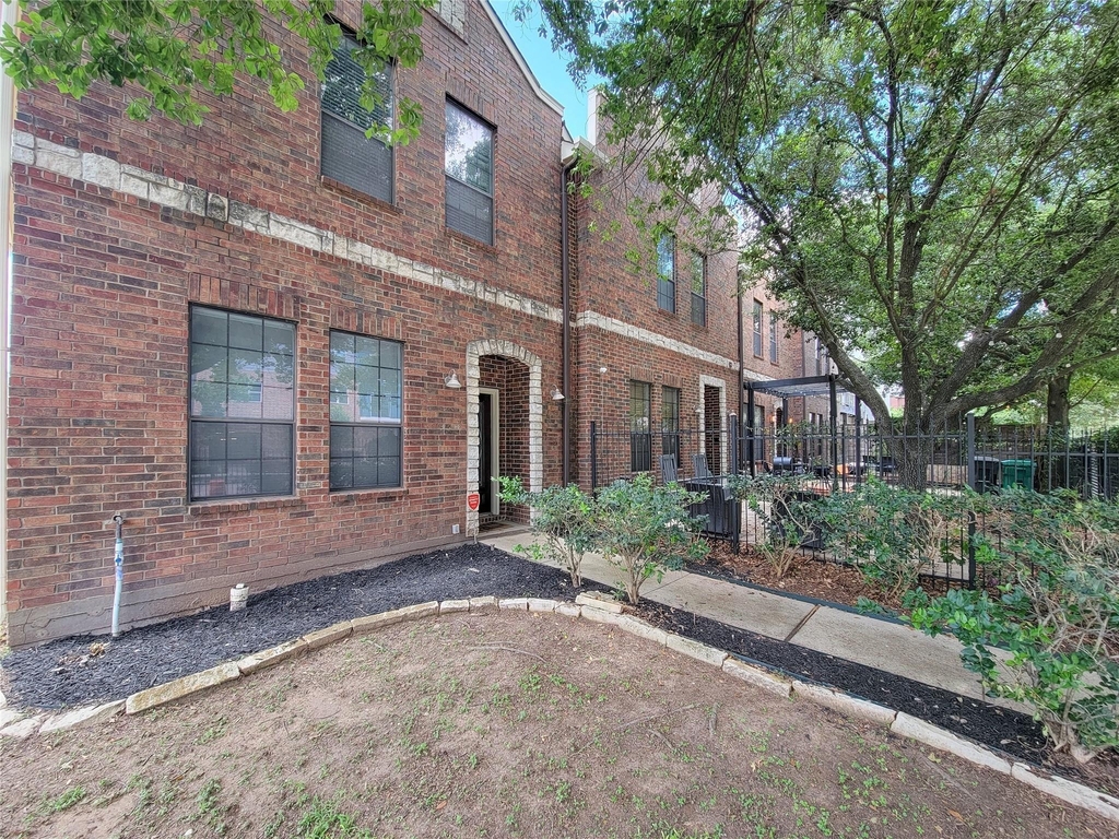 1414 Emancipation Avenue - Photo 1
