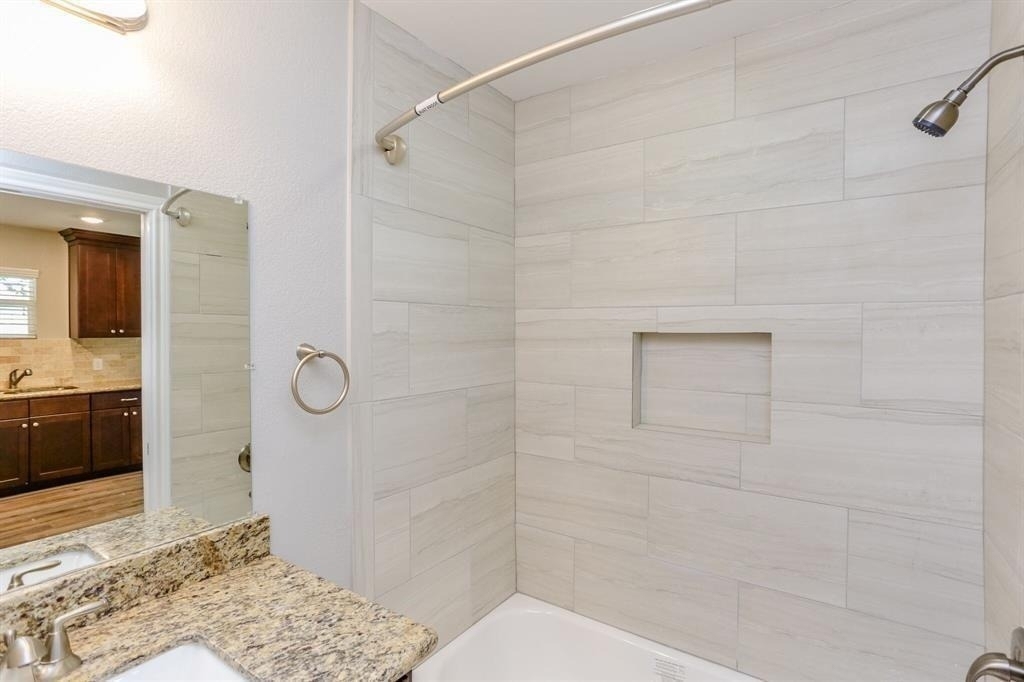808 1/2 W Main Street - Photo 8
