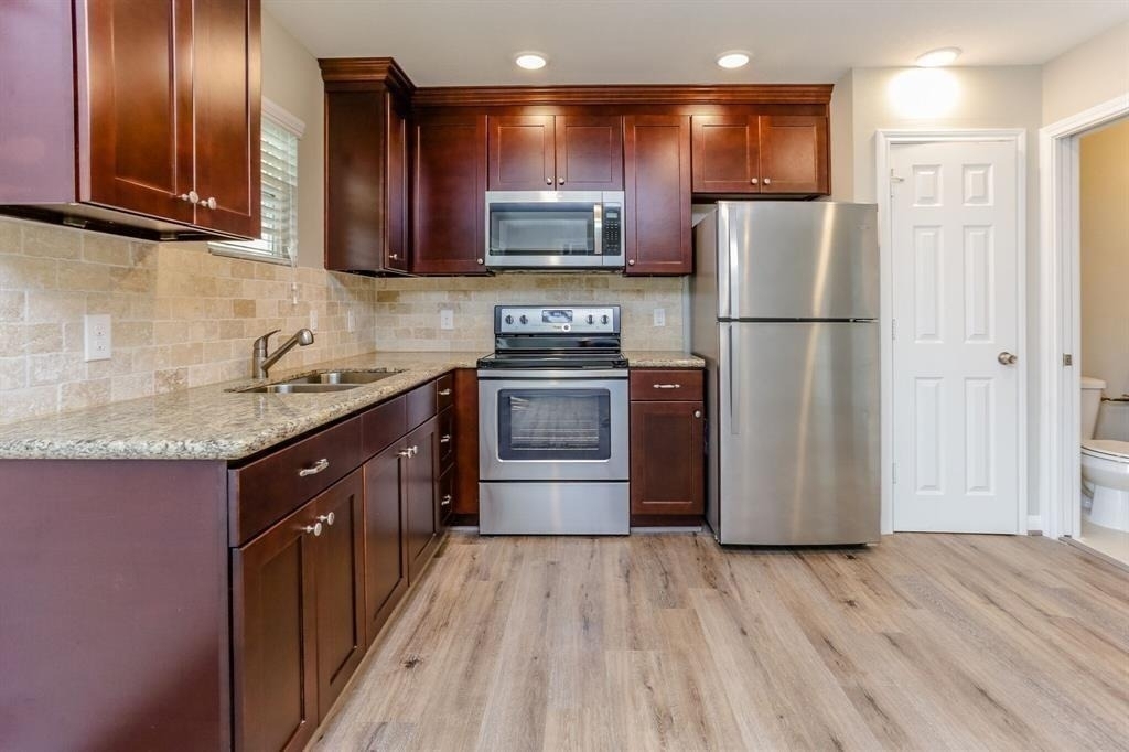 808 1/2 W Main Street - Photo 4