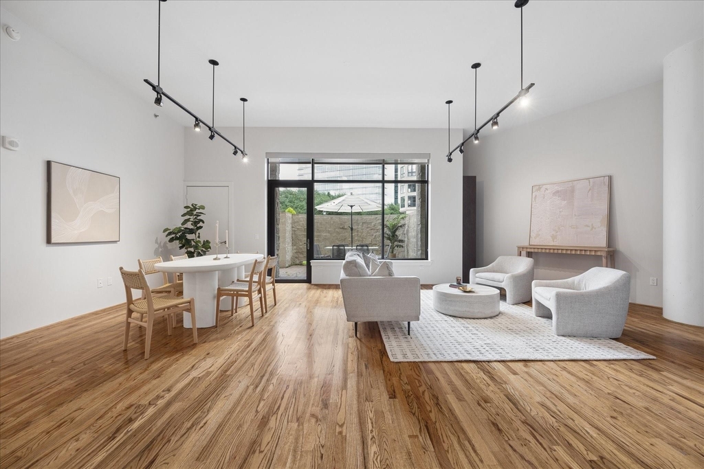 5005 Hidalgo Street - Photo 2