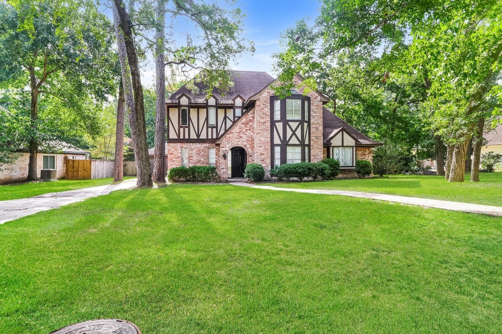 24106 Creekview Drive - Photo 1