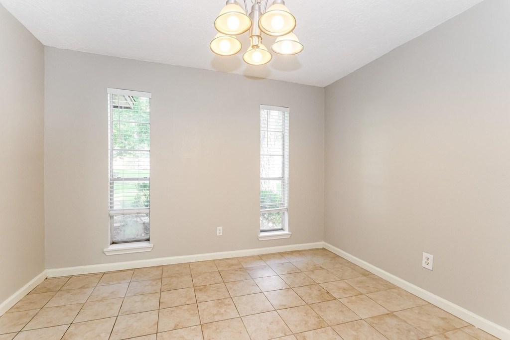 24106 Creekview Drive - Photo 5