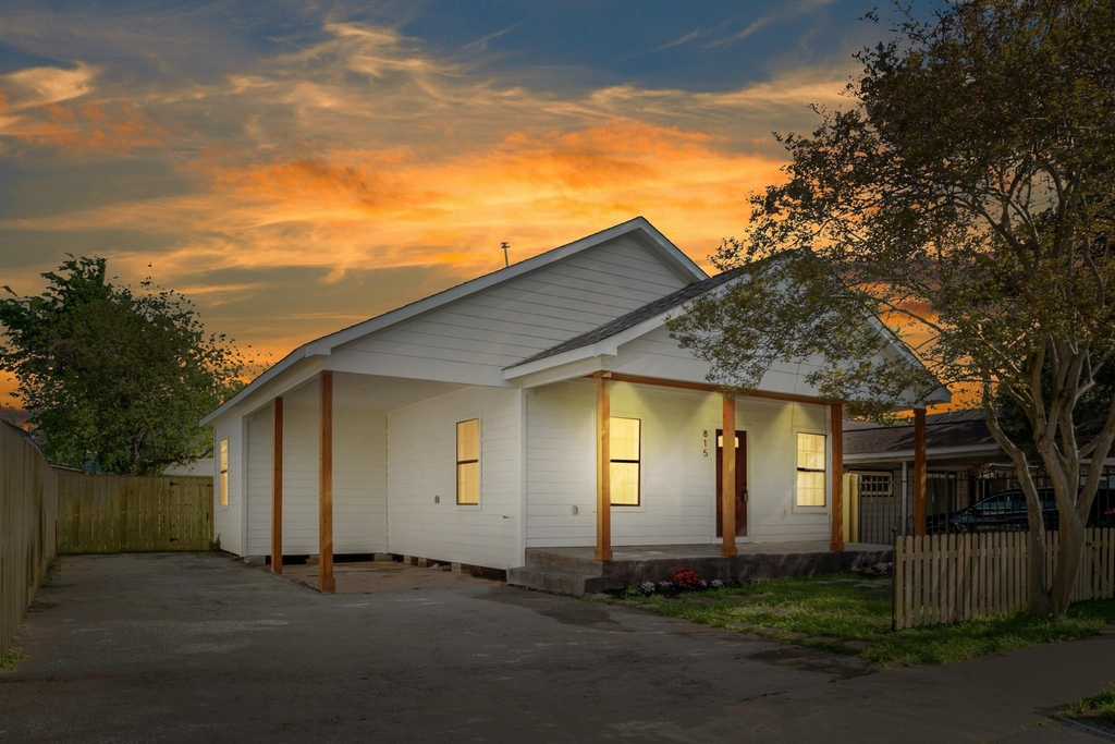 815 Wilkes Street - Photo 2